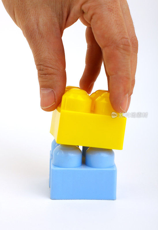 Hand is buildings with toy bricks